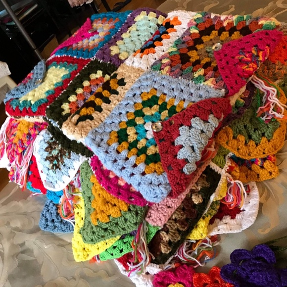 FARMHOUSE HANDMADE GRANNY SQUARE QUEEN BLANKET - Picture 4 of 8